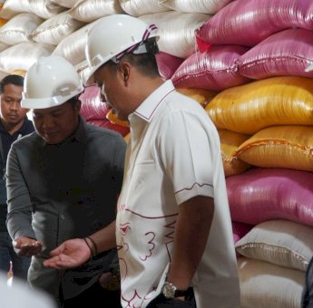 Andi Iwan Aras Kunjungi Gudang Bulog Wajo, Pastikan Stok dan Kualitas Beras Tetap Terjaga