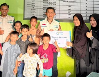 Hadirkan Kebermanfaatan, YBM PLN UID Sulselrabar Berikan Senyum bagi Anak Panti Asuhan dan Dhuafa
