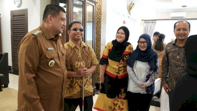 Wali Kota Makassar, Munafri Arifuddin saat menerima audiensi dari Yayasan Kota Kita Surakarta (Kota Kita) bersama Komisi Nasional Disabilitas di Rumah Jabatan Wali Kota Makassar, Selasa (12/5/2026). (Foto: Istimewa)