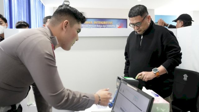 Wali Kota Makassar, Munafri Arifuddin hadir dan meresmikan langsung layanan penerbitan SIM C1 di Satpas SIM Polrestabes Makassar, Kamis (21/5/2026). (Foto: Istimewa)