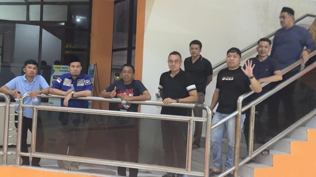 Ketua DPW NasDem Sulsel, Syaharuddin Alrif meninjau langsung kantor baru DPW NasDem Sulsel yang terletak di Jalan AP Pettarani, Makassar, Jumat (22/5/2026). (Foto: Istimewa)
