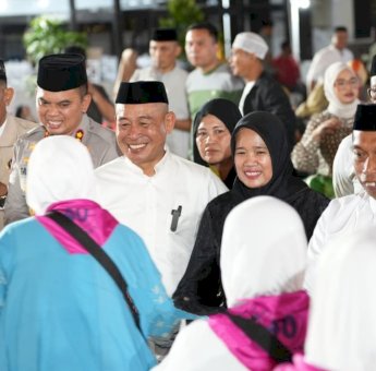 Momen Haru Bupati Syaharuddin Alrif Lepas 387 Calon Jemaah Haji Kloter 40 Sidrap