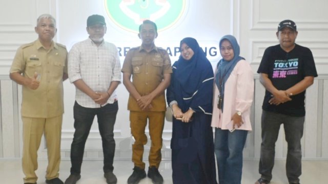 Bupati Sidrap, Syaharuddin Alrif saat menerima audiensi terkait pelayanan BBM di SPBU bagi sektor pertanian, Selasa (19/5/2026). (Foto: Humas Pemkab Sidrap)