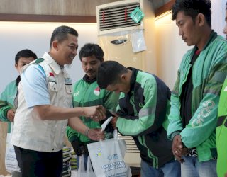 Berbagi Kebaikan Idul Adha, YBM PLN UID Sulselrabar Salurkan Program Tebar Berkah Daging 1447 H