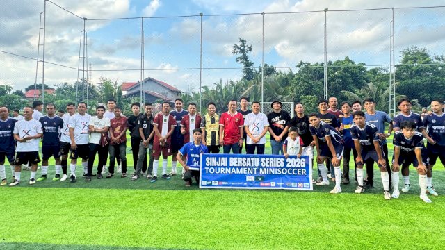 Anggota DPRD Sulsel, Heriwawan saat membuka Turnamen Mini Soccer Sinjai Bersatu Series 2026 di Lapangan MPJ Mini Soccer, Jalan Wolter Monginsidi, Kecamatan Sinjai Utara, Kabupaten Sinjai, Jumat (29/5/2026). (Foto: Istimewa)