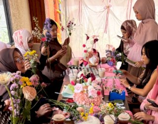 Lagom Makassar Kembangkan Bisnis Penyedia Buket Bunga untuk Gen-Z Lewat Gomzi