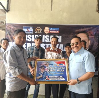 Di Desa Sidorejo, Sartono Salurkan Bantuan Rabat Jalan dan Renovasi Masjid dalam Kegiatan Sosialisasi UU