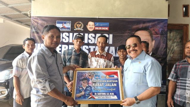Di Desa Sidorejo, Sartono Salurkan Bantuan Rabat Jalan dan Renovasi Masjid dalam Kegiatan Sosialisasi UU
