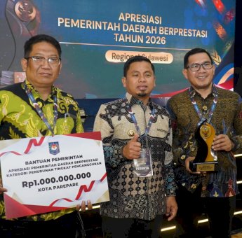 Wali Kota Tasming Hamid Terima Penghargaan Kemendagri, Parepare Berprestasi Tekan Pengangguran