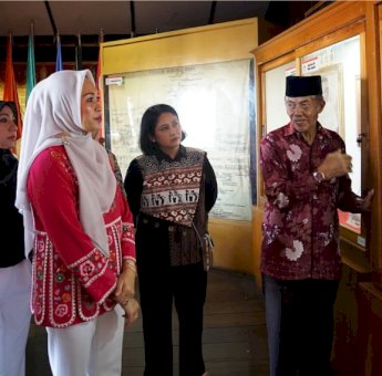 Museum Balla Lompoa Terima Kunjungan Ketua Persit KCK Koorcab Divif 3 PG Kostrad