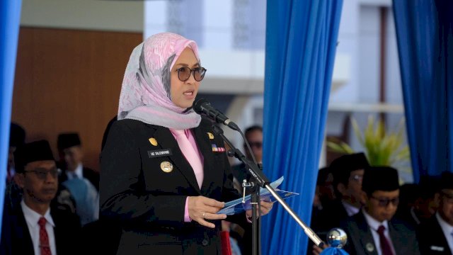Bupati Gowa, Sitti Husniah Talenrang saat bertindak sebagai Inspektur Upacara Peringatan Hari Lahir Pancasila Tahun 2026 Tingkat Kabupaten Gowa, di Lapangan Upacara Kantor Bupati Gowa, Selasa, (02/06/2026). (Dok. Humas Gowa) 