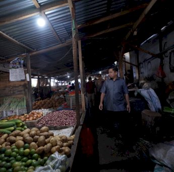 Wali Kota Parepare Tasming Hamid Turun Langsung Cek Harga Bawang, Cabai hingga Daging di Pasar Lakessi