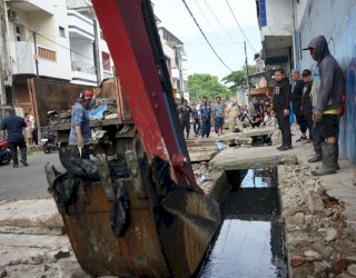 Wali Kota Parepare Tasming Hamid Koordinir Pengerukan Saluran Pembuangan Air Utama Di Labukkang