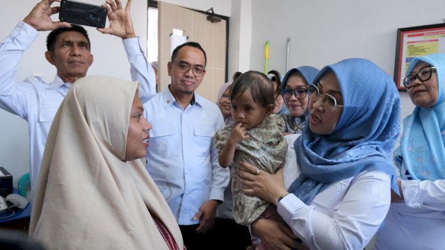 Bupati Gowa, Sitti Husniah Talenrang saat turun langsung melihat layanan kesehatan di Puskesmas Gentungan, Kecamatan Bajeng Barat, Rabu, (10/06/2026). (Dok. Humas Gowa) 