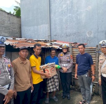 Satlantas Polres Bulukumba Edukasi Keselamatan Berkendara dan Salurkan Sembako Lewat Program Jumat Berkah