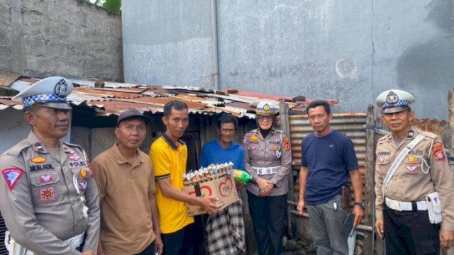 Binluh dan Jumat Berkah cara satlantas polres Bulukumba edukasi masyarakat tertib lalulintas. [Ist]