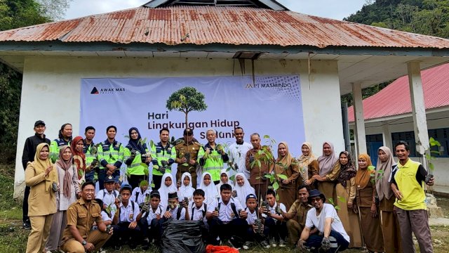 Ket: Pelibatan Pelajar Menanam Pohon