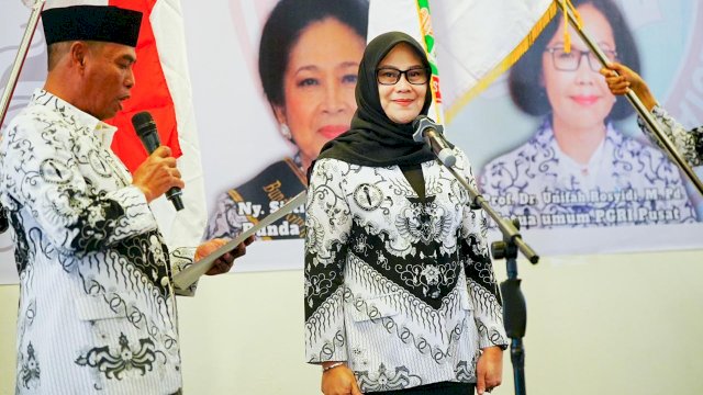 Ketua TP PKK Kabupaten Gowa yang juga Anggota DPRD Provinsi Sulawesi Selatan, Andi Tenri Indah saat dikukuhkan sebagai Bunda Guru Kabupaten Gowa, di Hotel Golden Tulip, Kota Makassar, Sabtu (20/06/2026). (Dok. Humas Gowa)