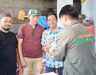 LAZ Hadji Kalla Beri Bantuan ke Penyintas Kebakaran di Panaikang Makassar