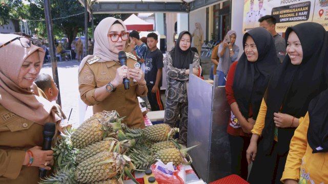 Ket: Bupati Barru, Andi Ina Kartika Sari