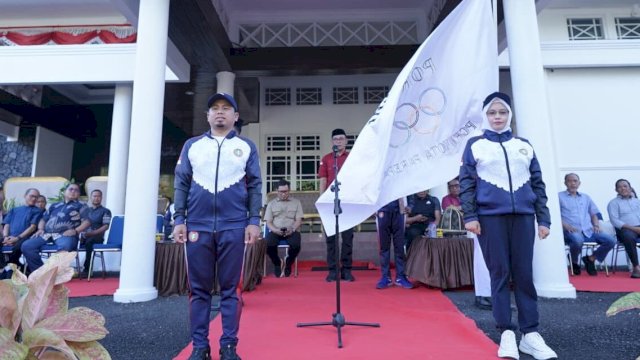 Ket: Wali Kota Parepare, Tasming Hamid bersama Ketua PGRI Parepare