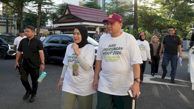 Wali Kota Makassar, Munafri Arifuddin dan Wakil Wali Kota Makassar, Aliyah Mustika Ilham saat memimpin plogging dalam rangka memperingati Hari Lingkungan Hidup (HLH) Sedunia 2026, Sabtu (6/6/2026). (Foto: Istimewa)