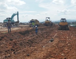 Menuju Sanitary Landfill, Pemkot Makassar Benahi TPA Antang dengan Sistem Cover Soil