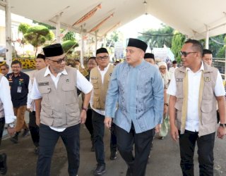 Wali Kota Munafri Dampingi Menhaj RI Sambut Kepulangan Jemaah Haji Kota Makassar
