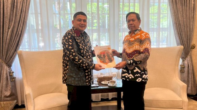 Wali Kota Makassar, Munafri Arifuddin menerima audiensi Kepala BPS Kota Makassar, Abdul Hafid, bersama tim lapangan Sensus Ekonomi 2026, di Rumah Jabatan Wali Kota Makassar, Selasa (16/6/2026). (Foto: Istimewa)