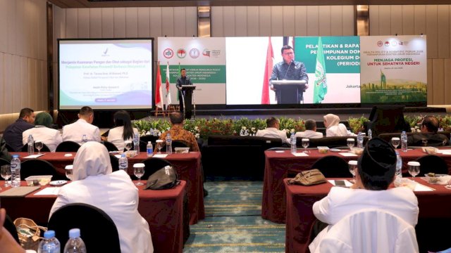 Kepala BPOM RI, Taruna Ikrar saat menjadi narasumber dalam Health Policy Session II pada Pelantikan dan Rapat Kerja PP PDUI dan Kolegium Dokter Indonesia (KDI) periode 2026-2029 di Hotel Luwansa, Jakarta, Sabtu (27/6/2026). (Foto: Istimewa)