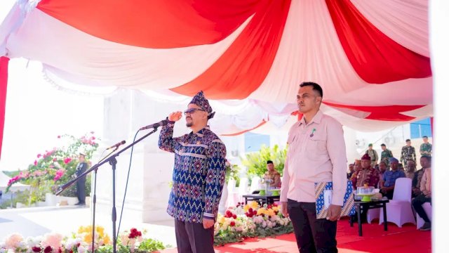 Dr. Azhari pimpin upacara peringatan hari kelahiran panacasila di kantor bupati buton tengah