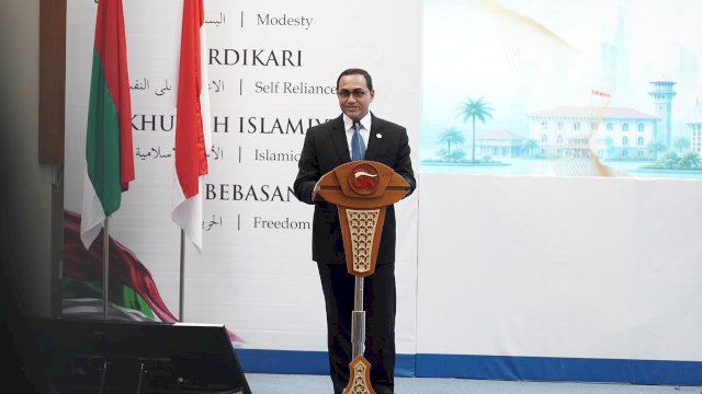 Kepala Eksekutif Pengawas Pasar Modal, Keuangan Derivatif, dan Bursa Karbon OJK, Hasan Fawzi saat menghadiri Kuliah Umum Pasar Modal Syariah, di Universitas Darussalam Gontor, Ponorogo, Jawa Timur, kemarin. (Dok. Otoritas Jasa Keuangan) 