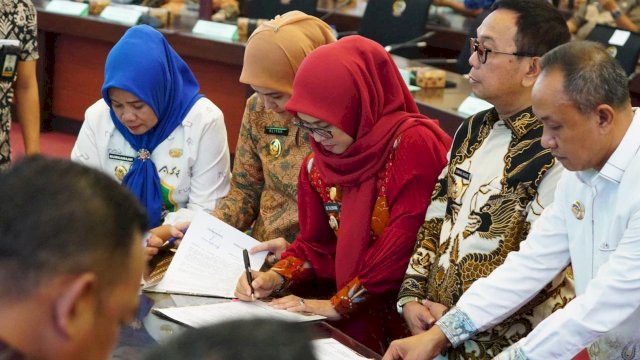 Bupati Gowa, Sitti Husniah Talenrang saat mengikuti Rapat Koordinasi Penetapan LP2B Provinsi Sulawesi Selatan Tahun 2026, di Kantor Gubernur Sulsel, Makassar, Kamis, (09/07/2026). (Dok. Humas Gowa) 