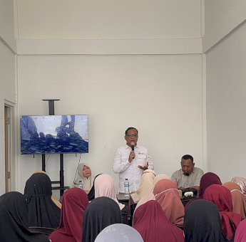 OJK Sulselbar Ajak Ibu-ibu di Desa Tongke-Tongke Sinjai Kelola Keuangan Secara Sehat