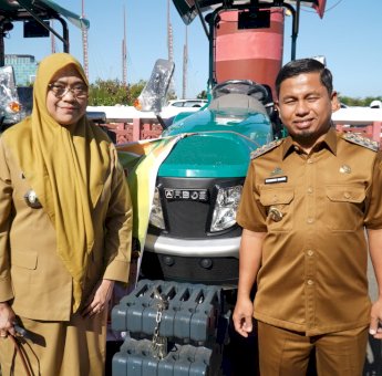 Pemkot Parepare Terima Traktor Roda Empat, Tasming Hamid Apresiasi Dukungan Kementan dan Pemprov Sulsel