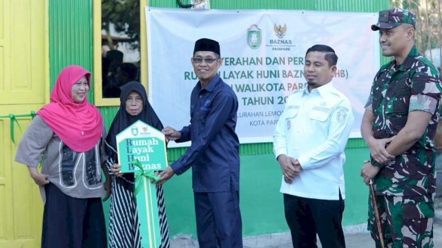 Ket: Penyerahan Kunci Rumah Layak Huni untuk Korban Kebakaran di Lemoe