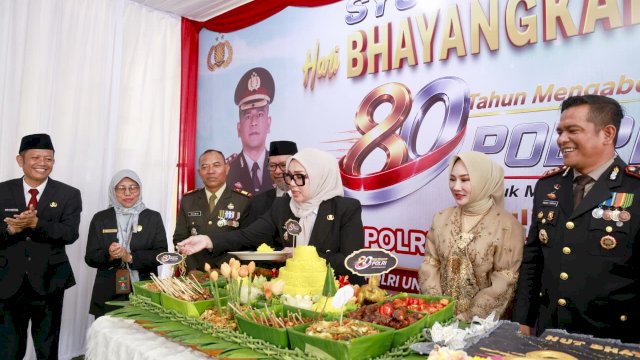 Ket: Bupati Barru, Andi Ina Kartika Sari Hadiri Syukuran Hari Bhayangkara ke-80