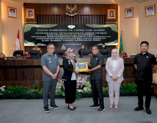 Pemkab Barru Serahkan Ranperda Pertanggungjawaban APBD 2025, Fokus Perkuat PAD dan Investasi