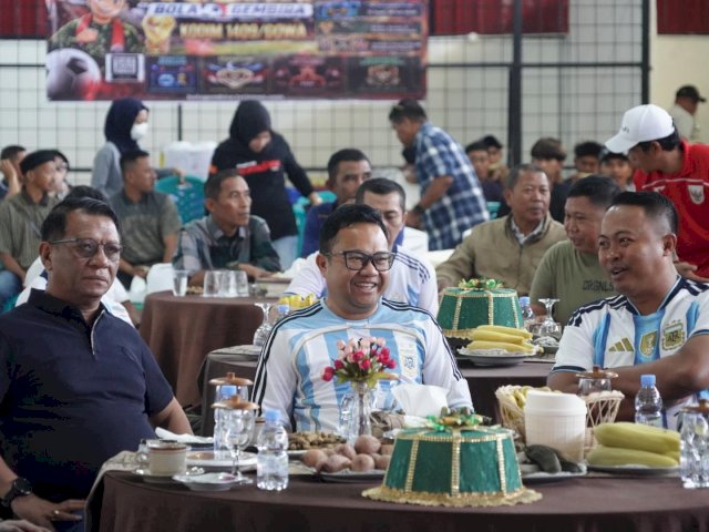 Dukung Argentina, Wabup dan Dandim Gowa Nonton Piala Dunia Bersama Warga Pattallassang