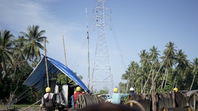 PLN UIP Sulawesi mempercepat penyelesaian pembangunan SUTT 150 kV PLTU Palu 3&ndash;Tambu di Sulawesi Tengah. (Dok. Humas PLN UIP Sulawesi) 