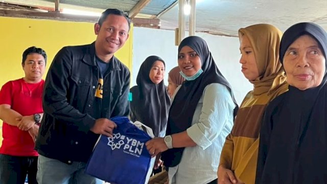PLN UIP Sulawesi menyalurkan 75 paket sembako kepada masyarakat yang membutuhkan di Kabupaten Mamasa, Sulawesi Barat dalam rangkaian kegiatan Moto Project Goes to Mamasa yang berlangsung pada 18 hingga 19 Juli 2026 lalu. (Dok. Humas PLN UIP Sulawesi) 