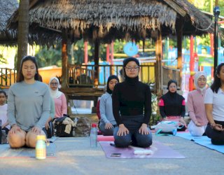 152 Peserta Ciptakan Hidup Sehat Lewat Bugis Waterpark Nature Yoga
