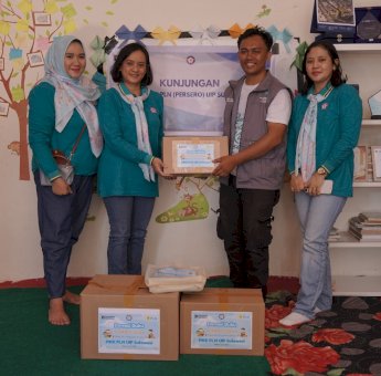 Buka Jendela Dunia&nbsp;di Hari Anak, PIKK PLN UIP&nbsp;Sulawesi Salurkan 192&nbsp;Buku ke TBM&nbsp;Rakit Gowa