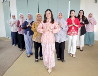 Srikandi PLN UIP Sulawesi Lestarikan Budaya di Peringatan Hari Kebaya Nasional