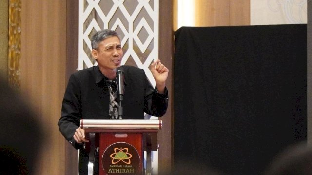 Direktur Sekolah Islam Athirah Makassar, Syamril. (Dok. Humas Sekolah Islam Athirah Makassar) 