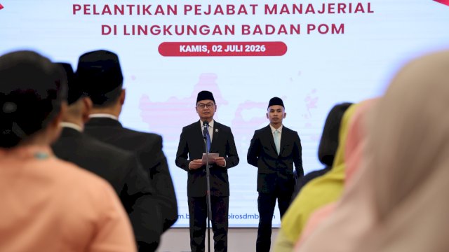 Kepala BPOM RI, Prof Dr Taruna Ikrar melantik dan mengambil sumpah jabatan 58 pejabat baru di lingkungan Badan Pengawas Obat dan Makanan (BPOM) RI. (Foto: Istimewa)