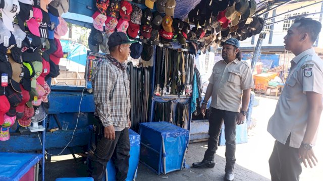 Perumda Pasar Makassar Raya terus memperkuat komitmennya dalam menghadirkan kawasan perdagangan yang tertib, bersih, aman, dan nyaman bagi masyarakat. (Foto: Istimewa)