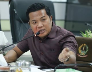Sultan Tajang Soroti Ruas Jalan Provinsi Anabanua-Impa-impa di Wajo, Baru Diaspal Namun Sudah Rusak