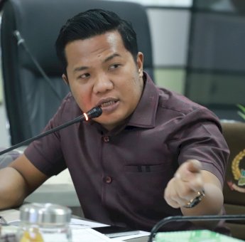 Sultan Tajang Soroti Ruas Jalan Provinsi Anabanua-Impa-impa di Wajo, Baru Diaspal Namun Sudah Rusak