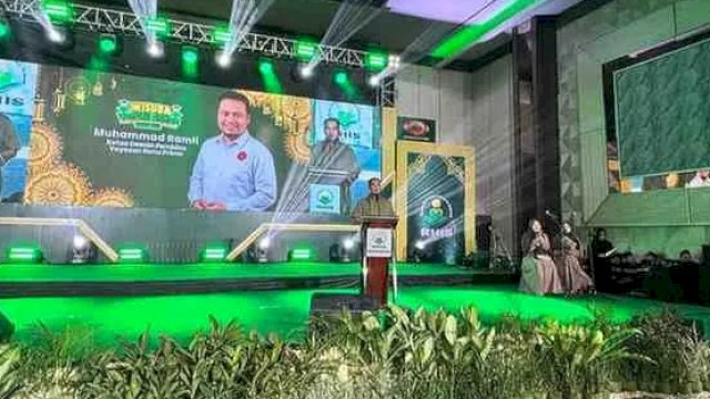 Ketua Dewan Pembina sekaligus Pendiri Yayasan Ranu Prima, Muhammad Ramli Rahim saat memberikan sambutan pada acara Wisuda Tahfidz Al-Qur&rsquo;an RHIS 2026 di Hotel Claro, Jalan AP Pettarani, Makassar, Jumat (17/7/2026). (Foto: Istimewa)